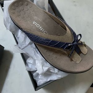 Vionic Bella Bow Sandals